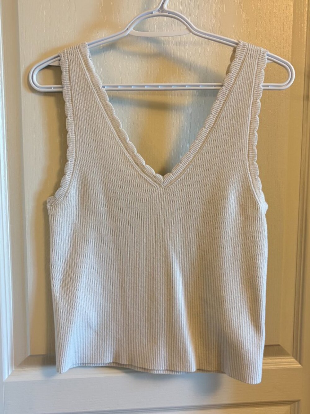 Aerie Reversible Sweater Tank Top Scalloped Edge V Neck - White, XL